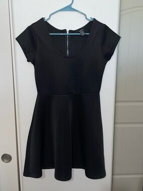 Early 00’s Rue21 Black Short Sleeve Skater Dress